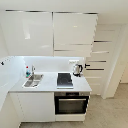 Krasny - 6 V Blizkosti Centra براتسيلافا